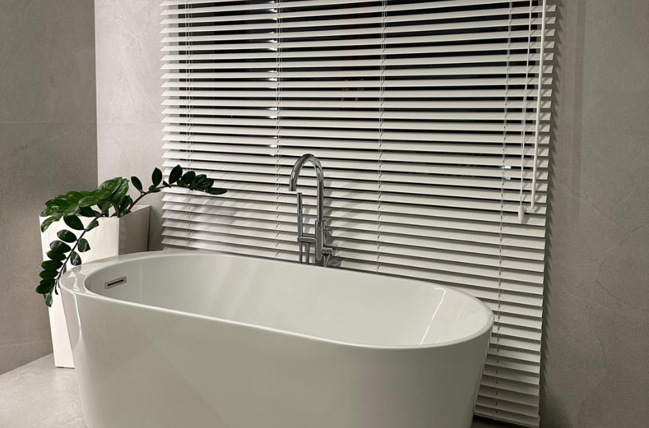 Prywatność w łazience – żaluzje idealne do zadań specjalnych